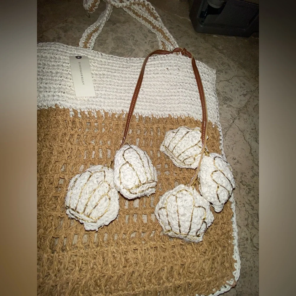 NWT Anthropologie Raffia Shell Summer Vacation Beach Icon Tote Bag and Bag Charm - Picture 2 of 15